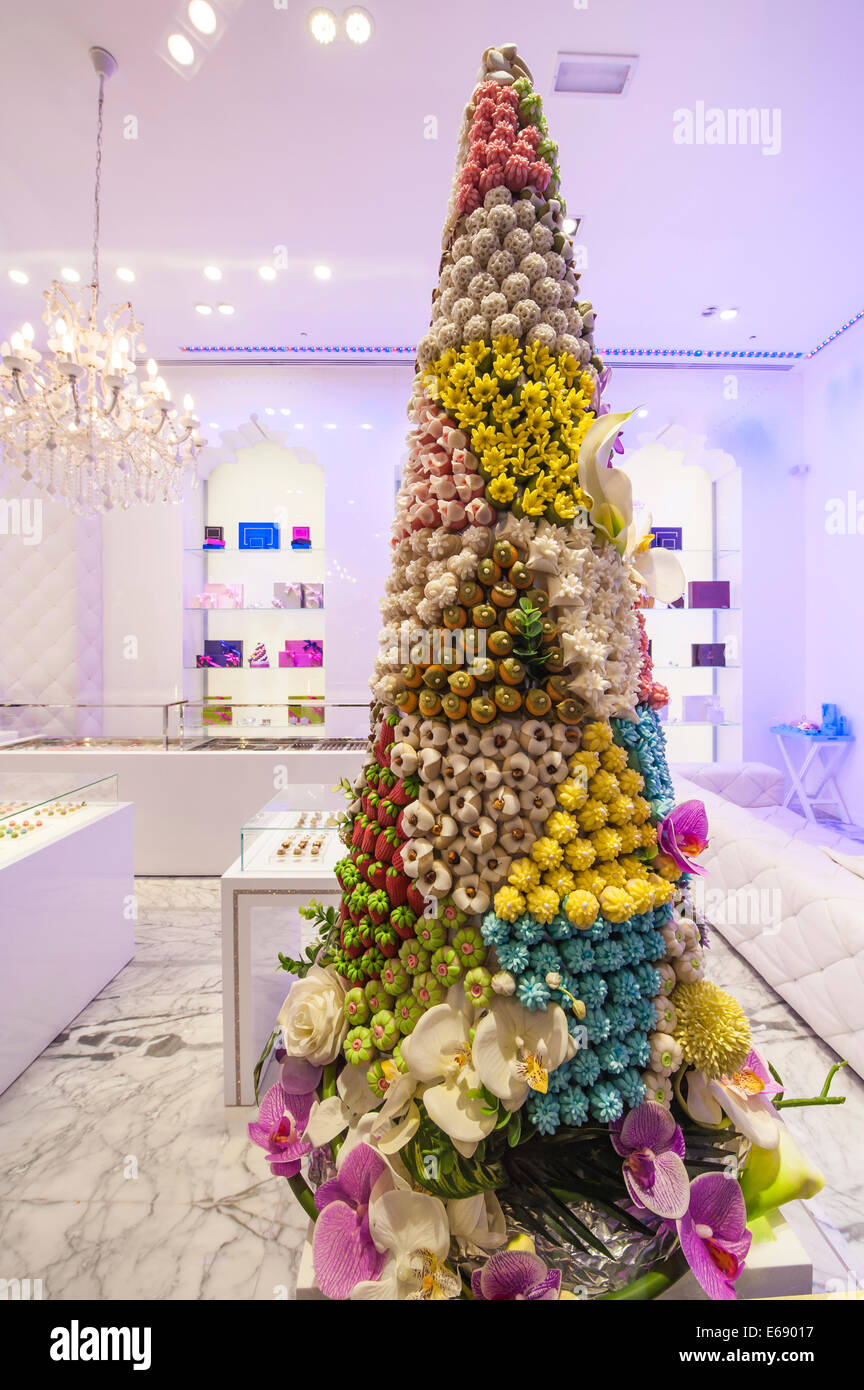 Bonbons de chocolat en magasin sculpture Dubaï Mall le plus grand centre commercial mondial de Dubaï, Emirats Arabes Unis EMIRATS ARABES UNIS. Banque D'Images