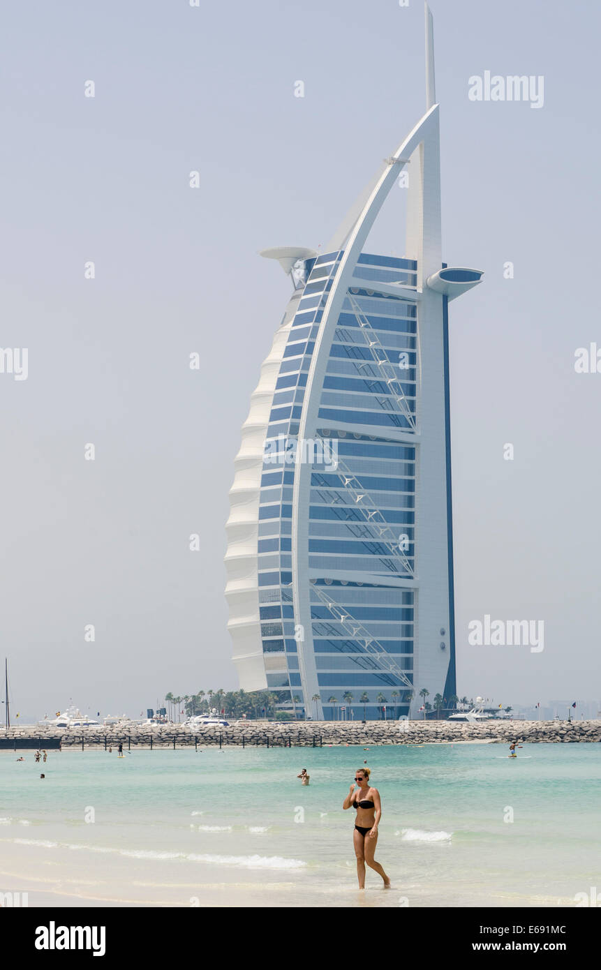 La plage de Jumeirah à Burj Al Arab Hotel Dubai, Émirats arabes unis Émirats arabes unis. Banque D'Images