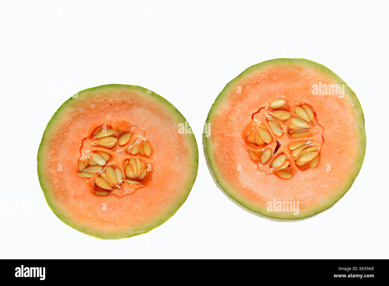 Cantaloup ou melon (Cucumis melo), fruits coupés en deux Banque D'Images