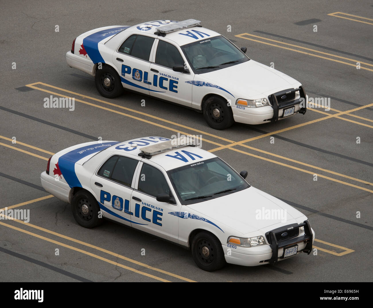 Portrait de deux services de police de Vancouver (Canada) les véhicules dans un parking Banque D'Images