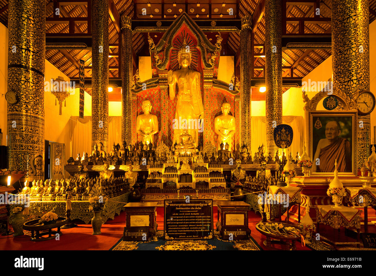 Bouddha d'or de Wat Chedi Luang Temple, Chiang Mai, Thaïlande du Nord, Thaïlande Banque D'Images