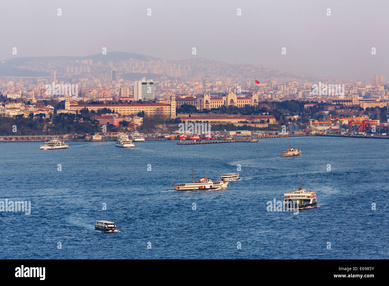 Caserne Selimiye et l'Université de Marmara, Kadiköy, Bosphore, vue de la tour de Galata, Istanbul, Turquie, du côté de l'Asie Banque D'Images