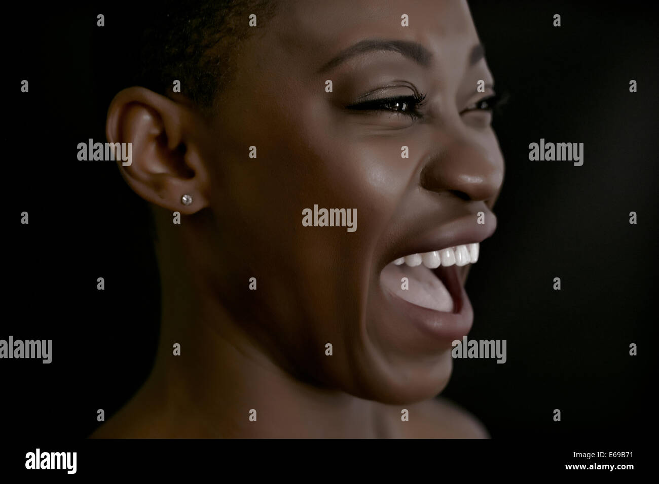 Black woman laughing Banque D'Images