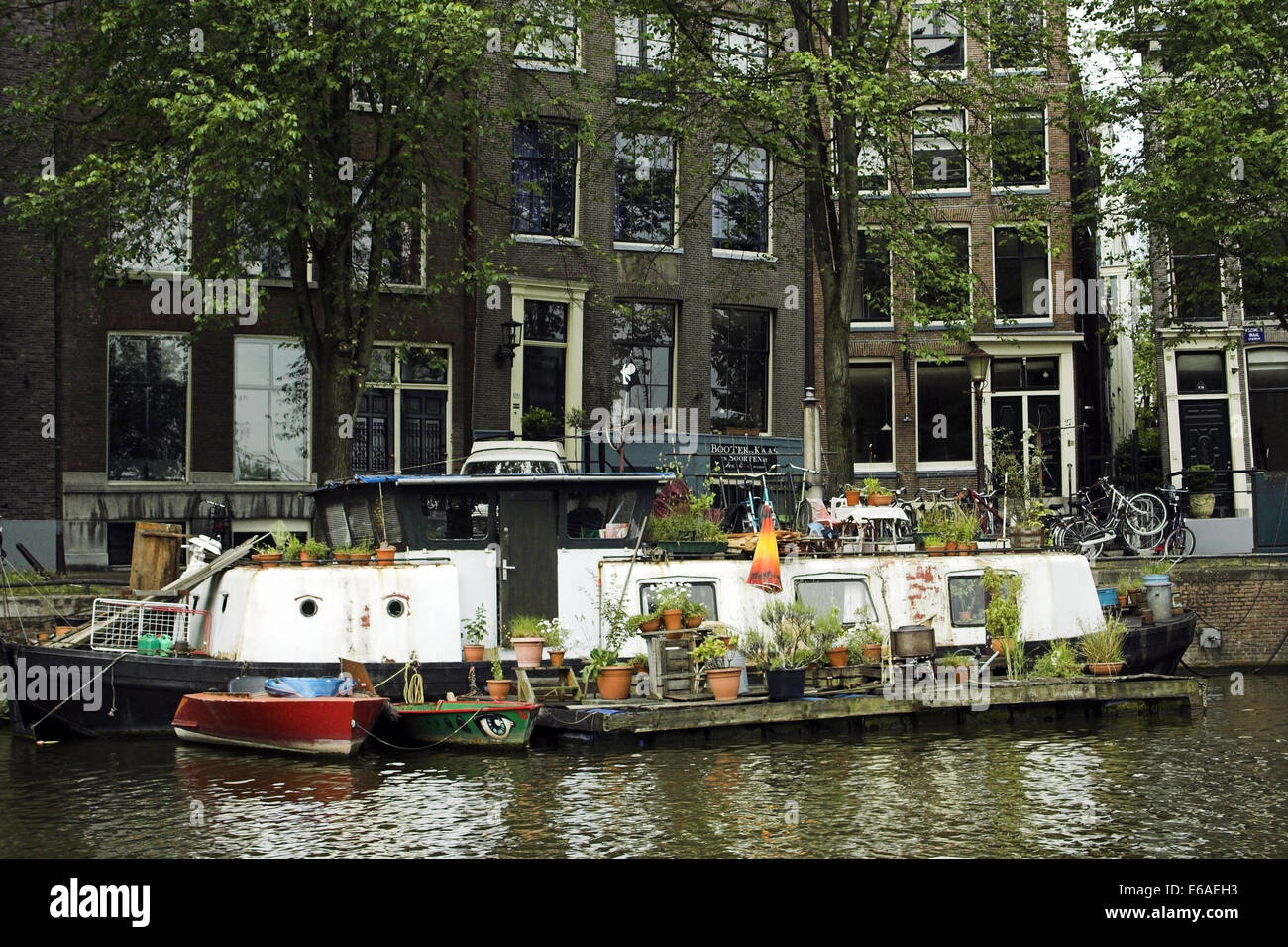 D'autres vivant,péniche,Amsterdam Banque D'Images