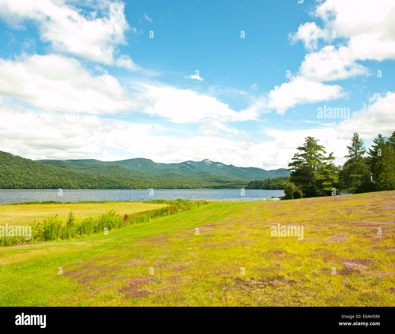 Lewey Lake dans l'Adirondack State Park, New York Banque D'Images