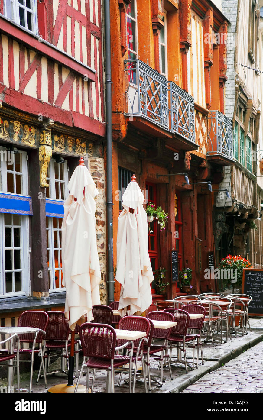 Sidewalk cafe, la vieille ville,colombages,rennes Banque D'Images