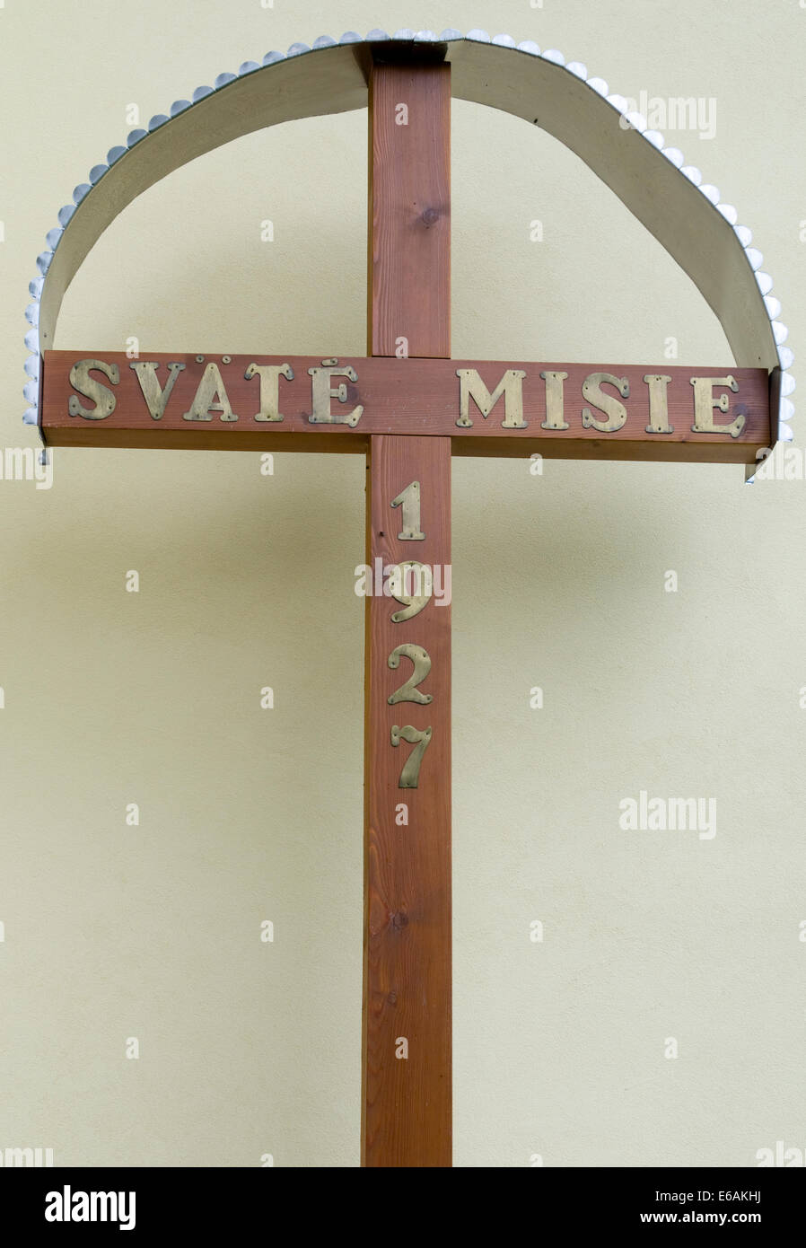 Croix de bois, Vlkolinec, Slovaquie Banque D'Images