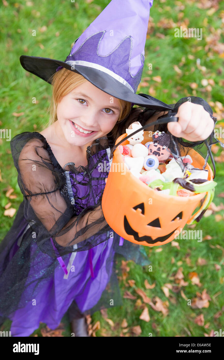 Halloween,fille,déguisements,robe de sorcière Banque D'Images