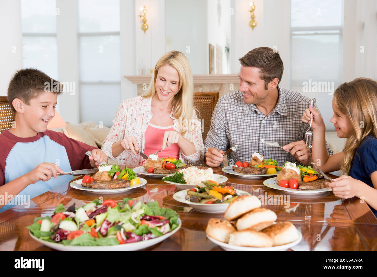 La vie domestique,manger,famille,ensemble Banque D'Images