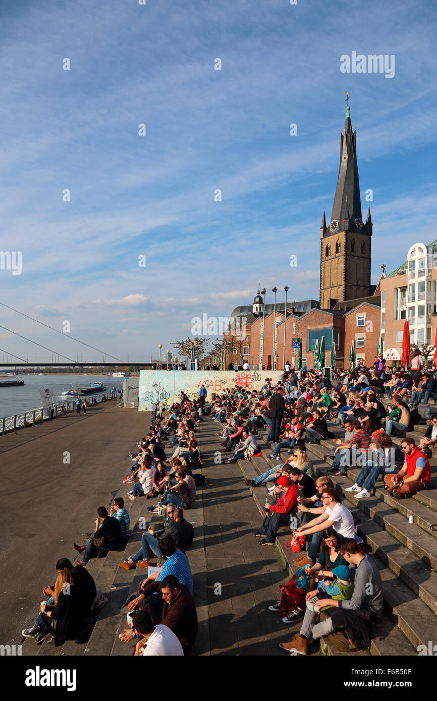 Vieille ville de Düsseldorf Rhein Rheinuferpromenade Lambertus Basilique St. Banque D'Images