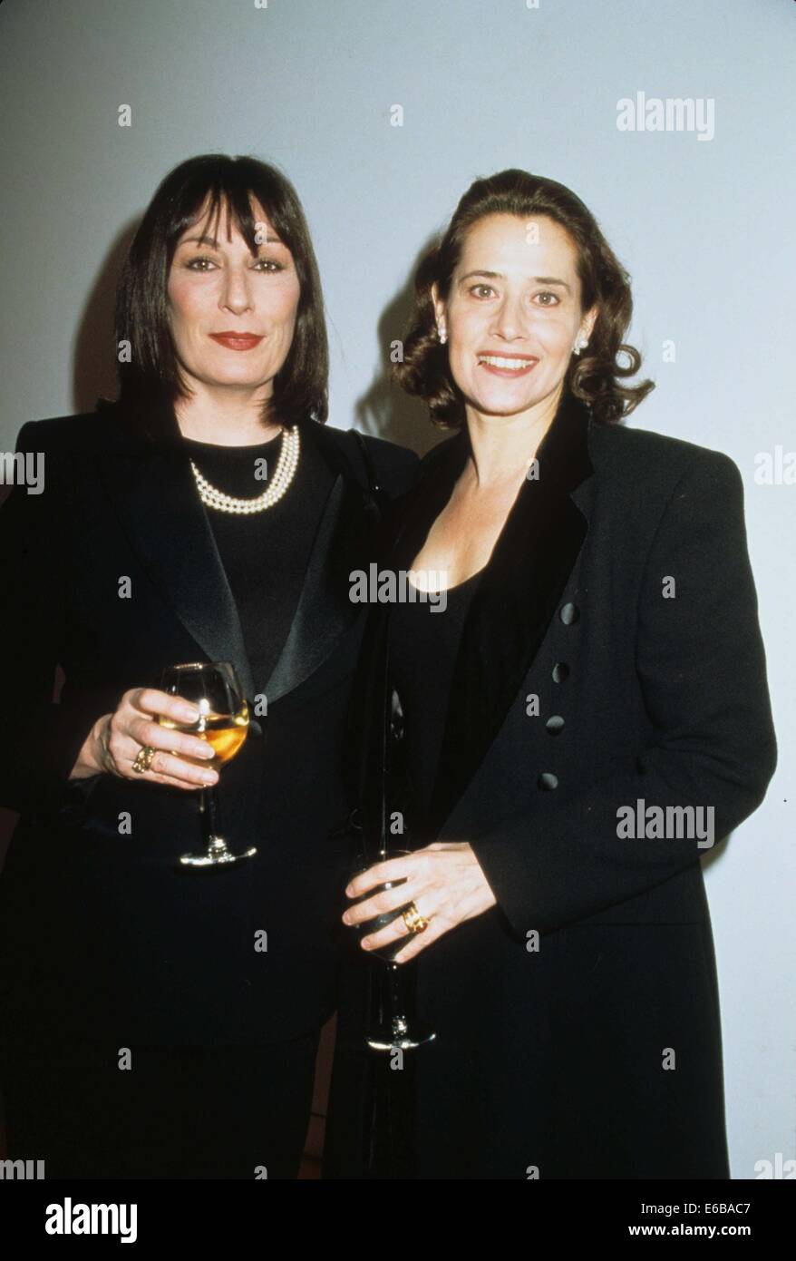 Angélica HUSTON Lorraine Bracco.Robert Graham's New Sculpture 1996 exposition.k4182hmc.(Image Crédit : © Henry Mcgee/Globe Photos/Zuma sur le fil) Banque D'Images