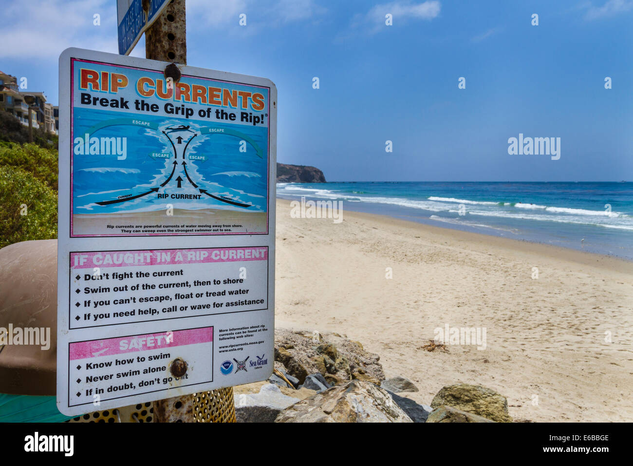 États-unis, Californie, Dana Point. Un panneau met en garde contre les courants forts dans l'océan Pacifique au large de la Californie. Banque D'Images
