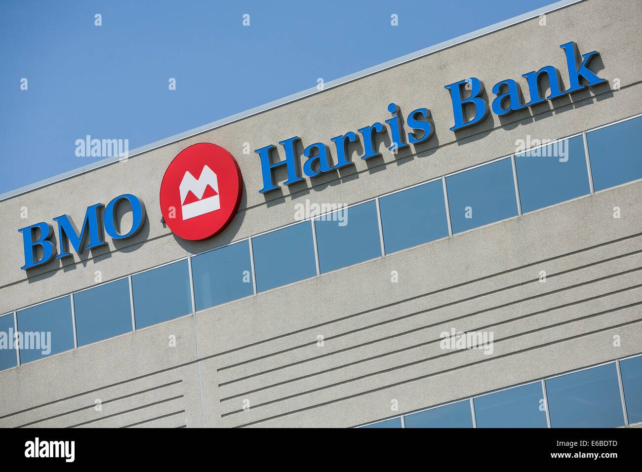 Un immeuble de bureaux occupé par BMO Harris Bank à Naperville, Illinois. Banque D'Images