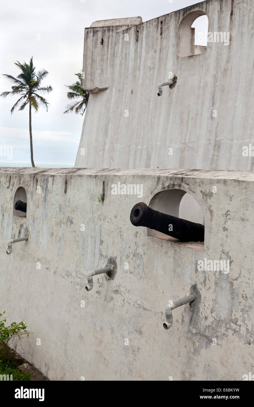 Cannon à Fort St Jago, Elmina, Ghana, Afrique Banque D'Images