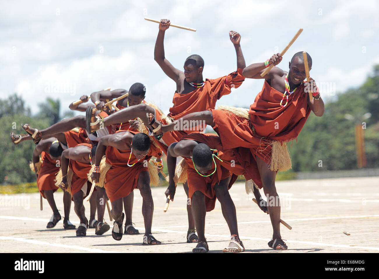 Des danseurs traditionnels divertir les invités à Kampala, Ouganda Banque D'Images