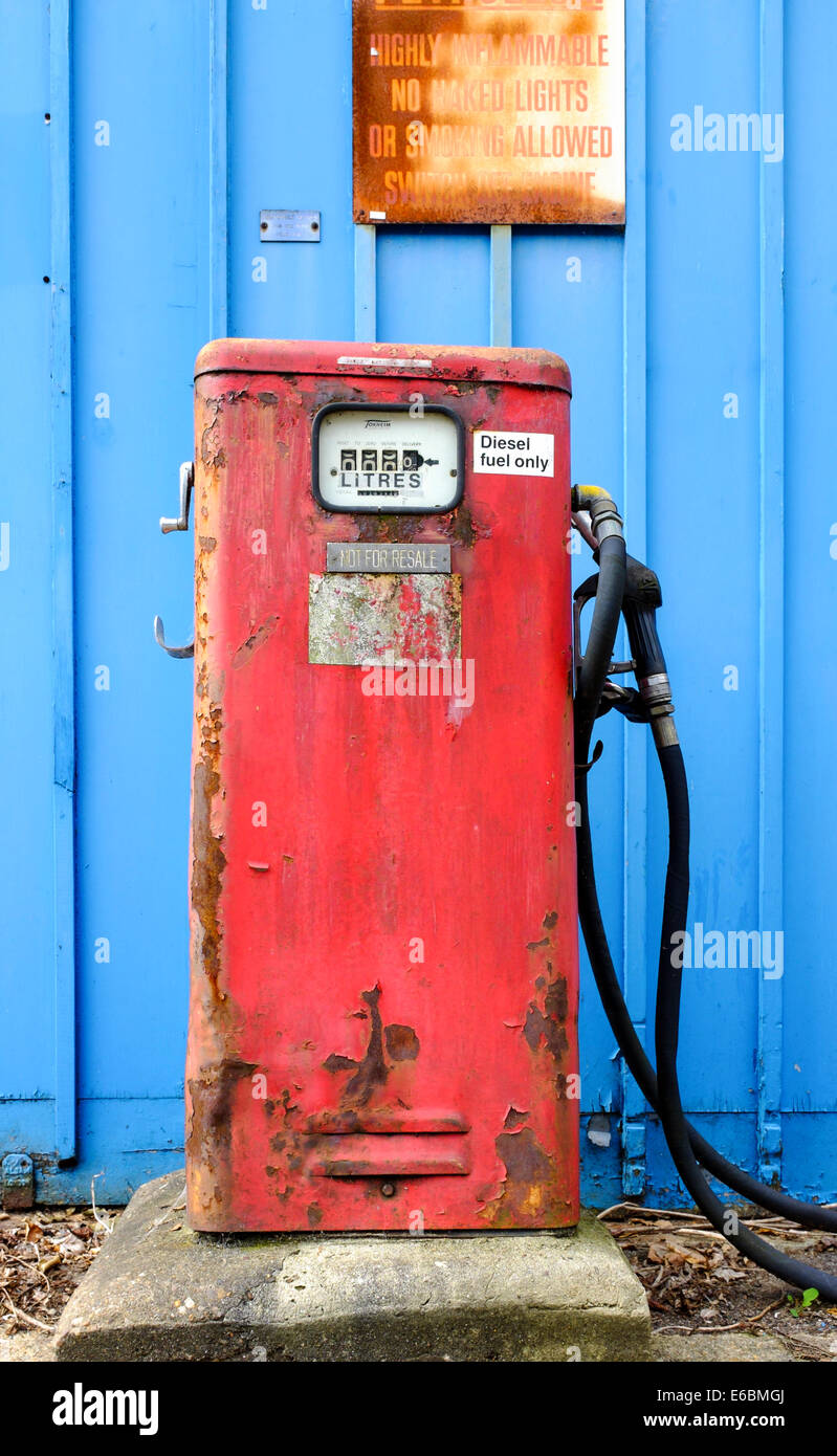 Pompe à carburant diesel non utilisés, Magnus Street, Newark On Trent, Nottinghamshire, 30e Juillet 2014. Banque D'Images