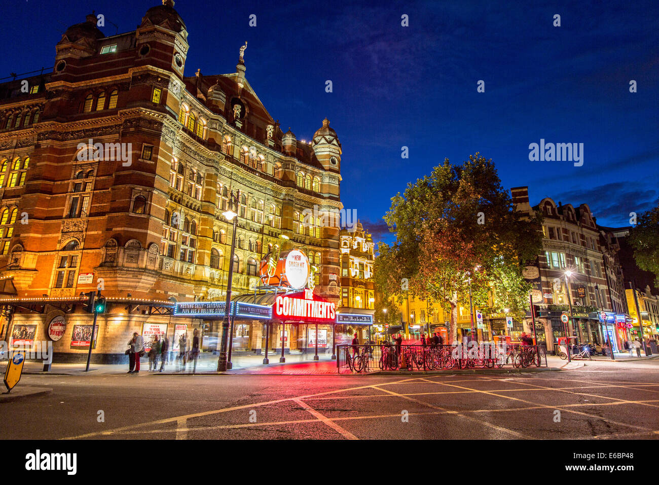 Le Palace Theatre Cambridge Circus nuit London UK Banque D'Images