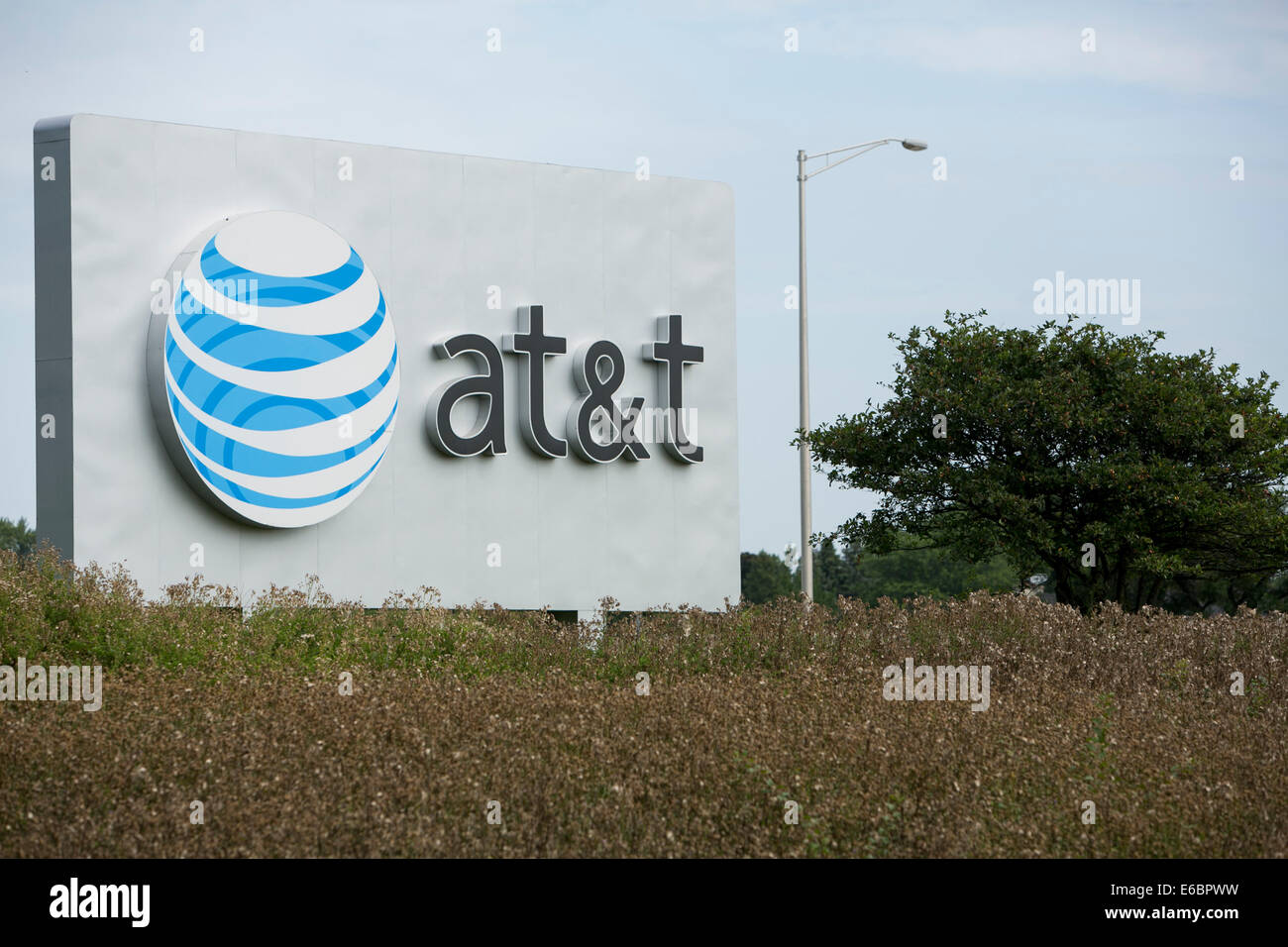 Un logo AT&T sign in Northbrook, Illinois. Banque D'Images