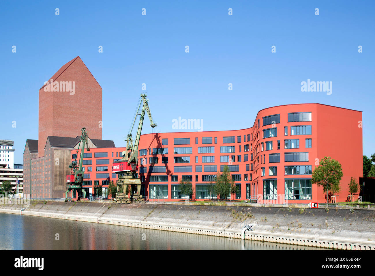 Archives de l'Etat de Rhénanie du Nord-Westphalie à Duisburg Inner Harbour, ancien grenier de la Rheinisch-Westfälische Banque D'Images