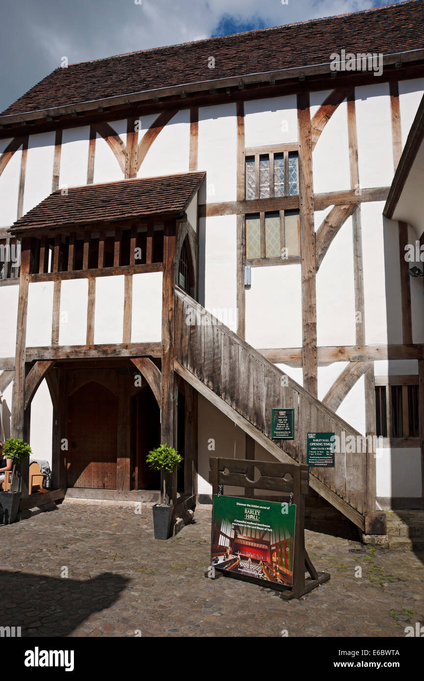 Barley Hall (maison médiévale reconstruite) Dans le centre-ville en été York North Yorkshire Angleterre Royaume-Uni Grande-Bretagne Banque D'Images