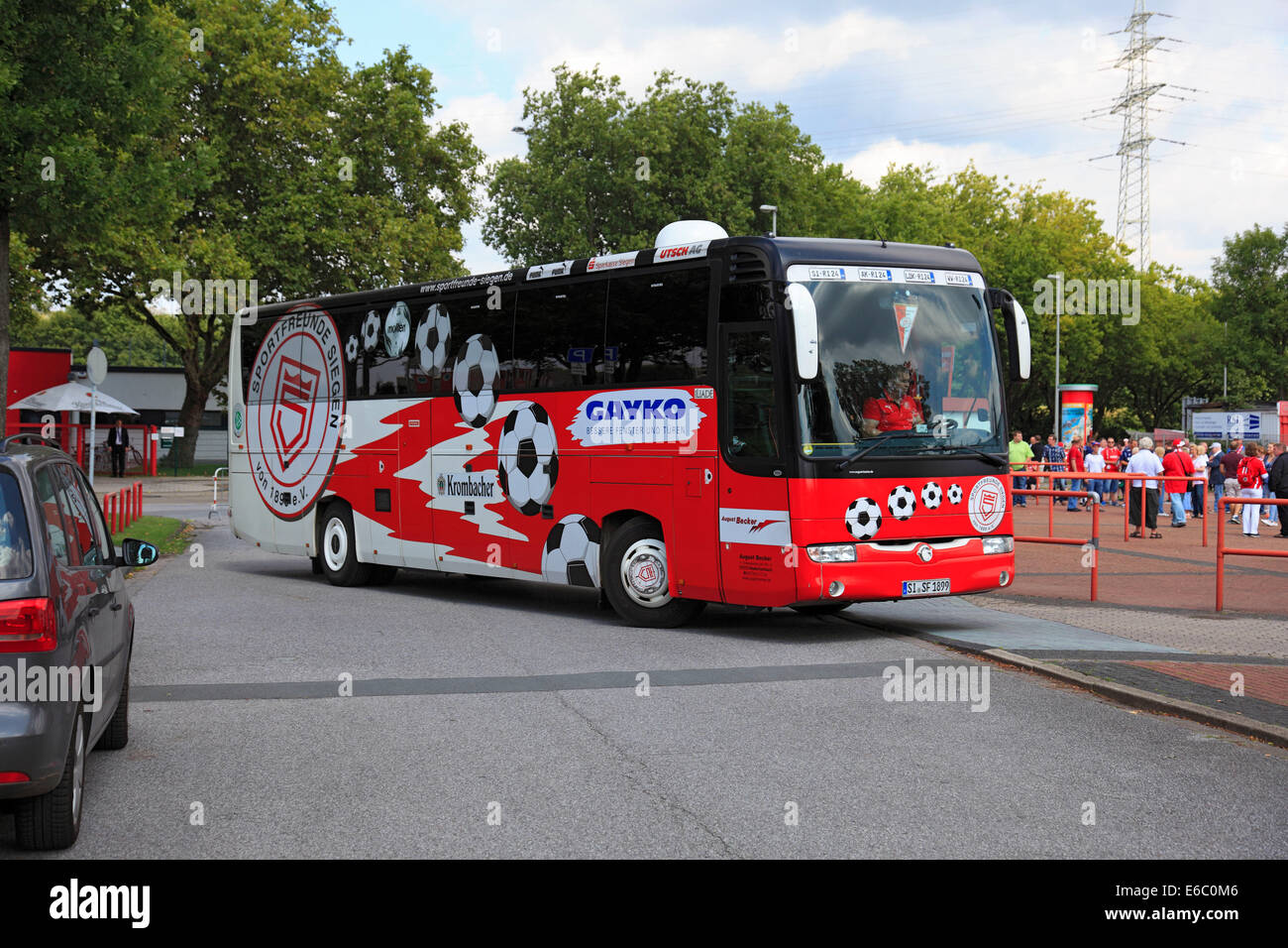 Sport, football, Ligue Régionale Ouest, 2014-2015, Rot Weiss Oberhausen contre Sportfreunde Siegen 2:1, stade Niederrhein à Oberhausen, bus de l'équipe Siegen Banque D'Images