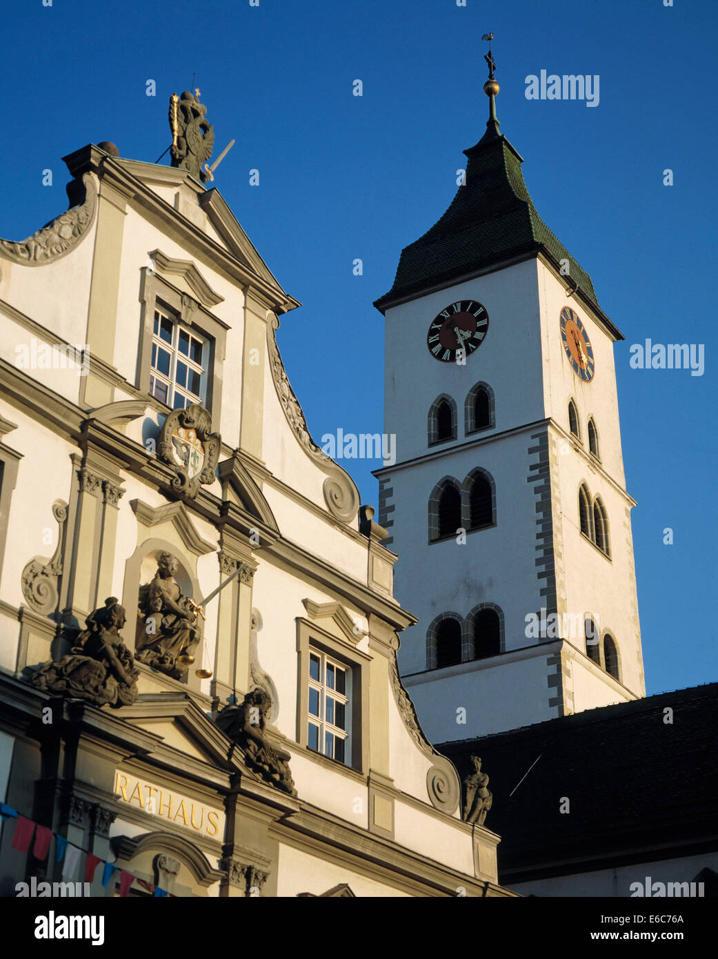 Giebel des Rathauses der Turm und église paroissiale Saint Martin à Wangen im Allgaeu, Bade-Wurtemberg Banque D'Images