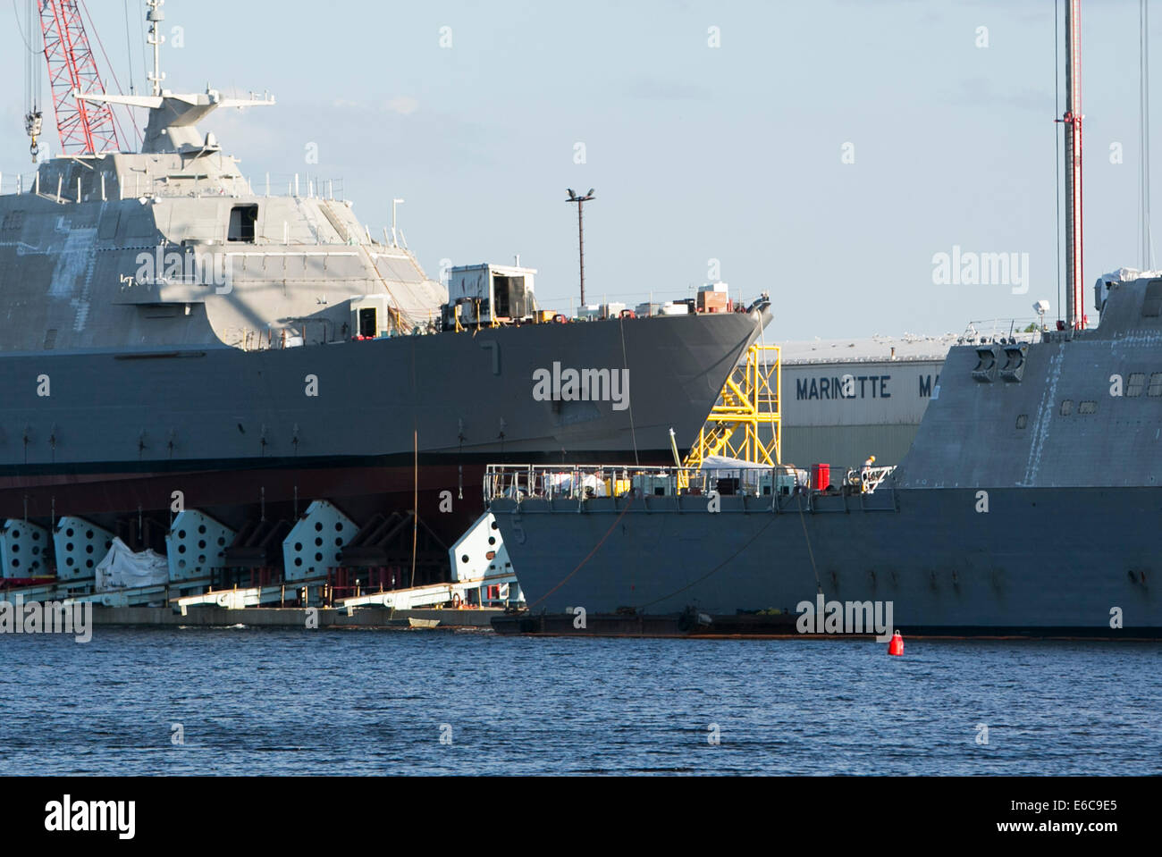 United States Navy combat littoral des navires en construction à Marinette Marine Corporation dans la région de Marinette, Wisconsin. Banque D'Images