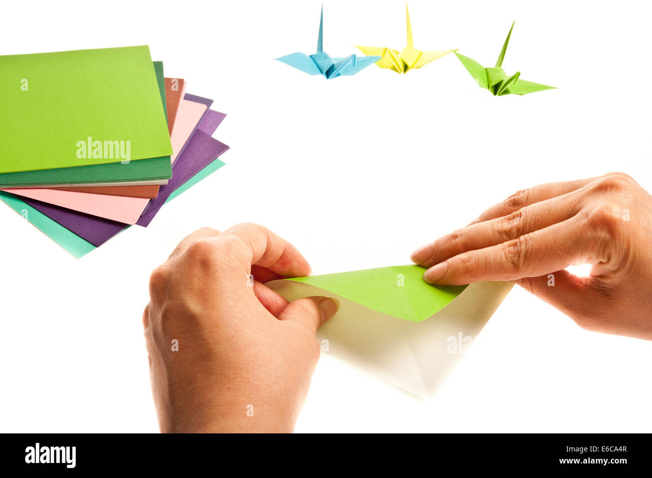 Pliage Origami Mains Un Oiseau Banque Dimages Photo Stock