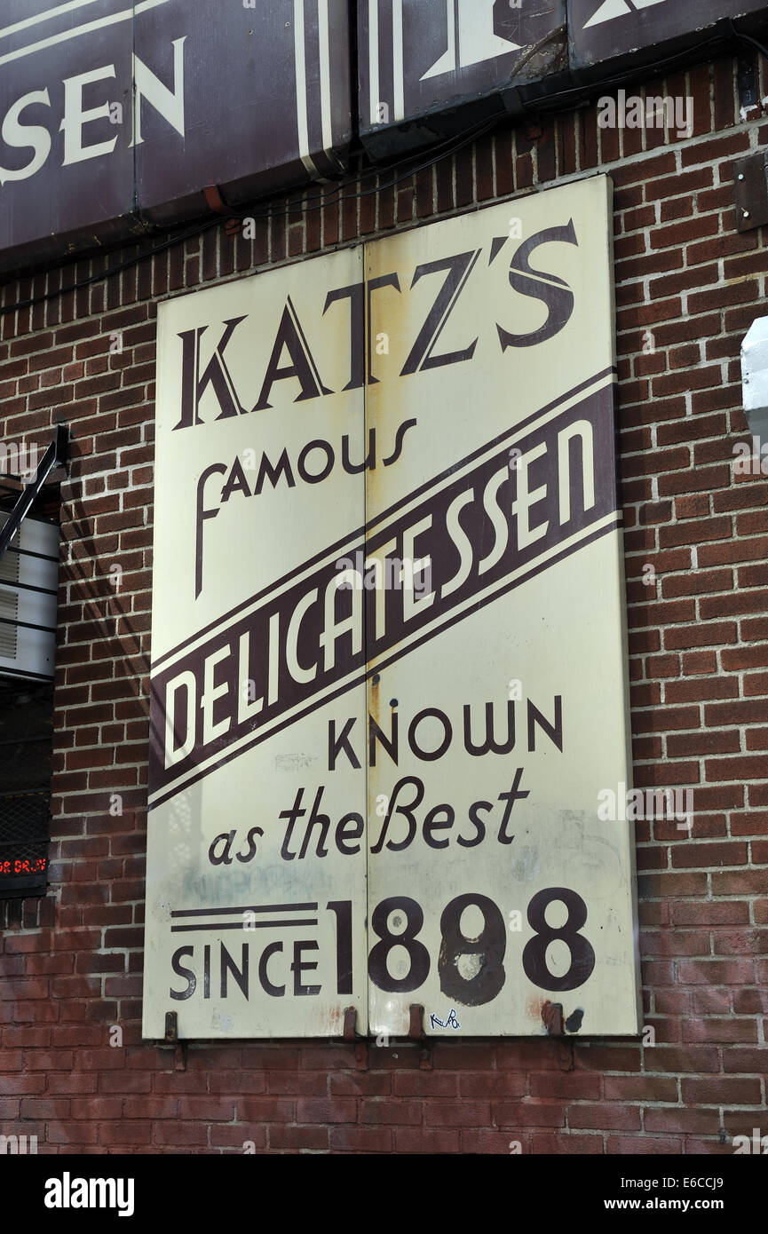 Inscrivez-vous sur mur à l'extérieur Katz's Delicatessen, New York Banque D'Images