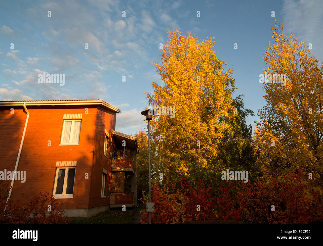 Maison de banlieue au soir , Jyväskylä , Finlande Banque D'Images