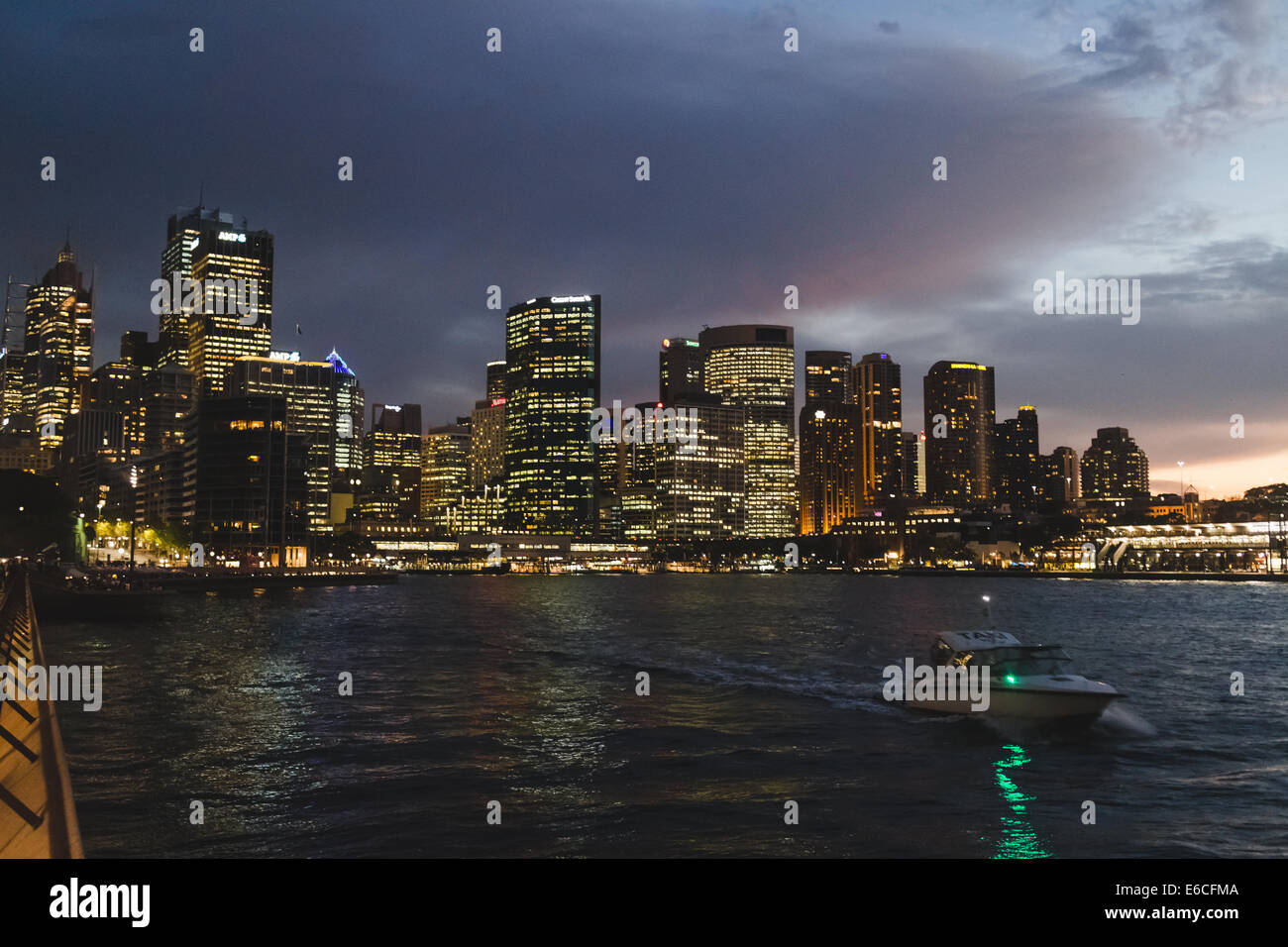 Nuit à Circular Quay, Sydney, Australie. Banque D'Images