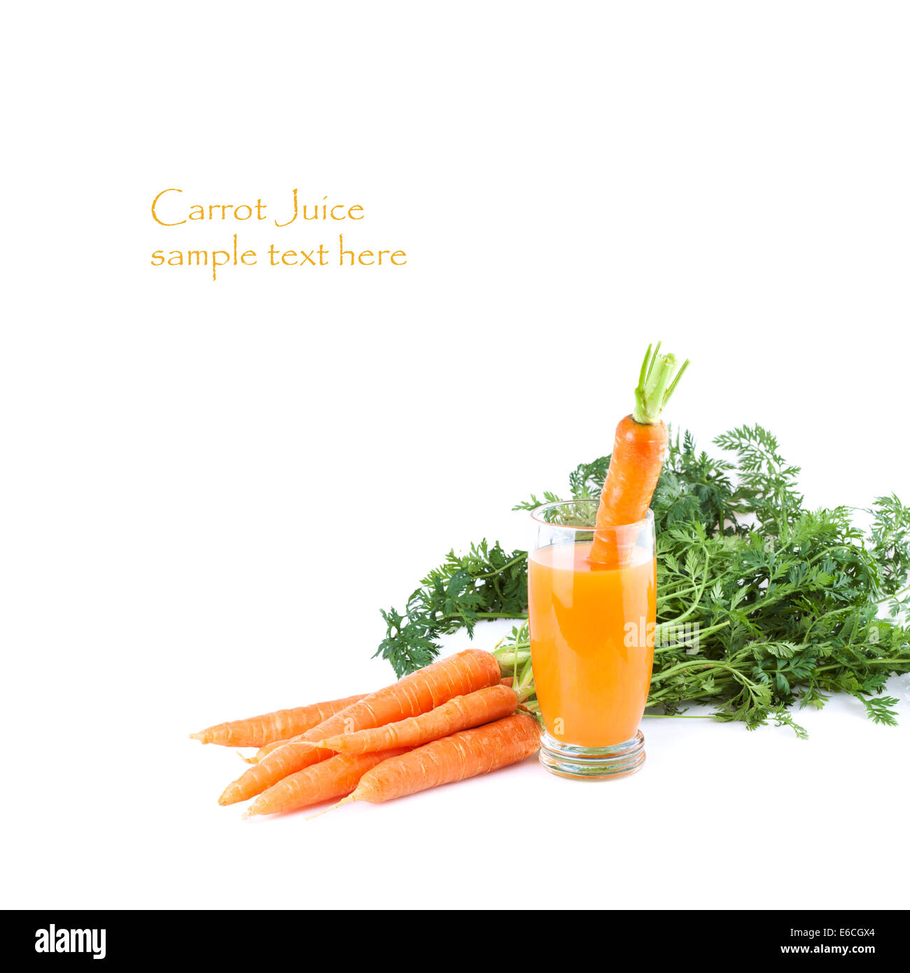 Verre de jus de carotte avec des ingrédients frais Banque D'Images