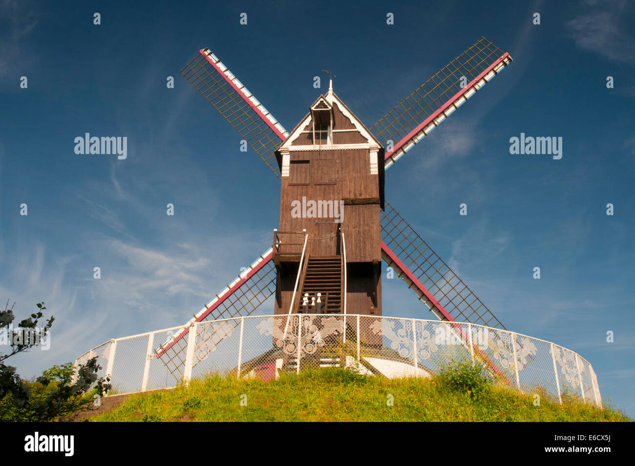 Moulin à vent le long de la Kruisvest, Bruges (Brugge) Banque D'Images