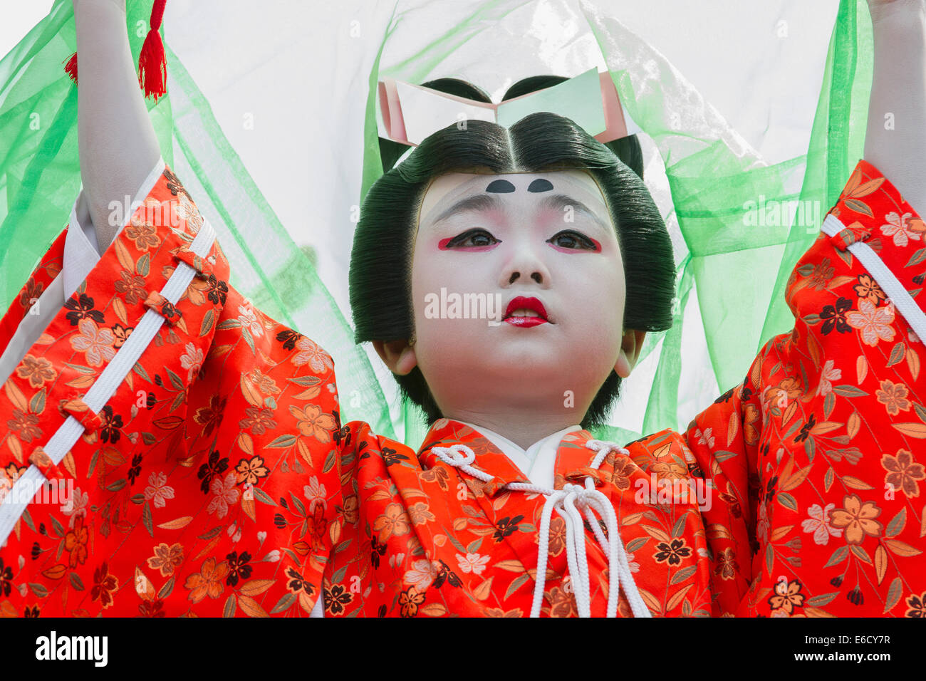 Enfant en costumes dans une performance au Festival de Kabuki Furukawa, Hida-Furukawa, au Japon. Banque D'Images