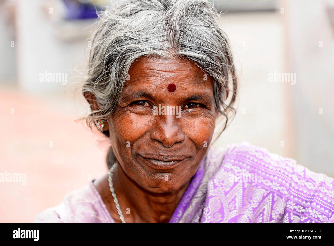 Personnes âgées Indian woman, portrait, Mysore, Karnataka, Inde du Sud, Inde Banque D'Images