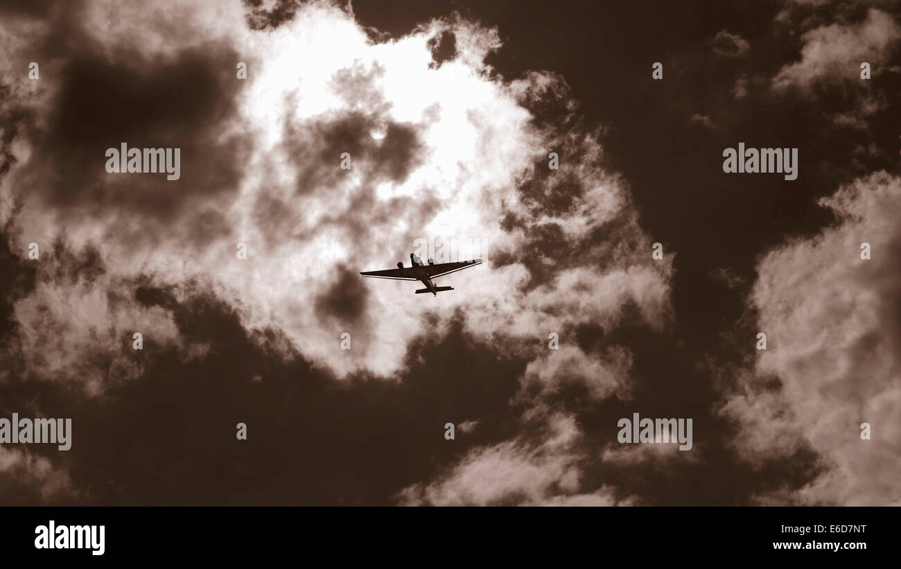 Vol Avion Junkers JU 52 en face de ciel dramatique Banque D'Images
