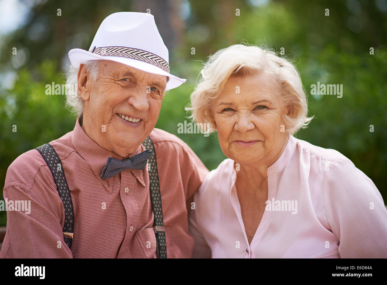 Portrait of senior woman looking at camera Banque D'Images