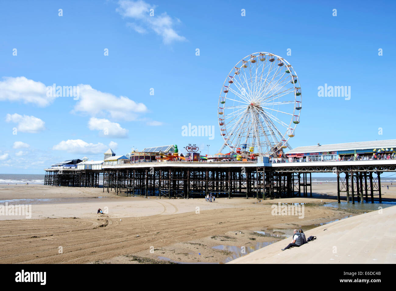 Central Pier à Blackpool, lancashire vue de la promenade Banque D'Images