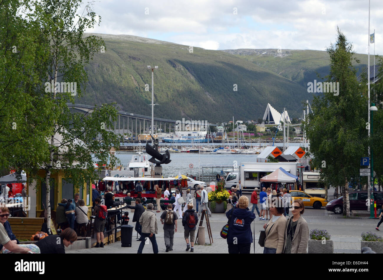 Le centre-ville de Tromso,personnes shopping.ville populaire pour RoaldAmundsen, étant plus au nord , ArcticCathedral,festivals modernes Banque D'Images