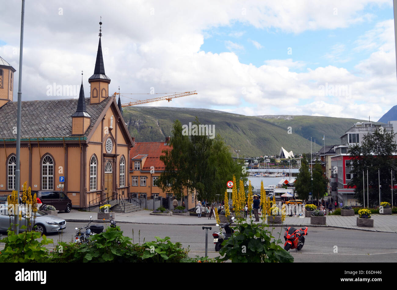 Le centre-ville de Tromso,personnes shopping.ville populaire pour RoaldAmundsen, étant plus au nord , ArcticCathedral,festivals modernes Banque D'Images