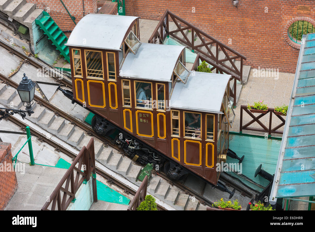 La colline du château de Budapest à partir de la rampe du funiculaire place Adam Clark Banque D'Images