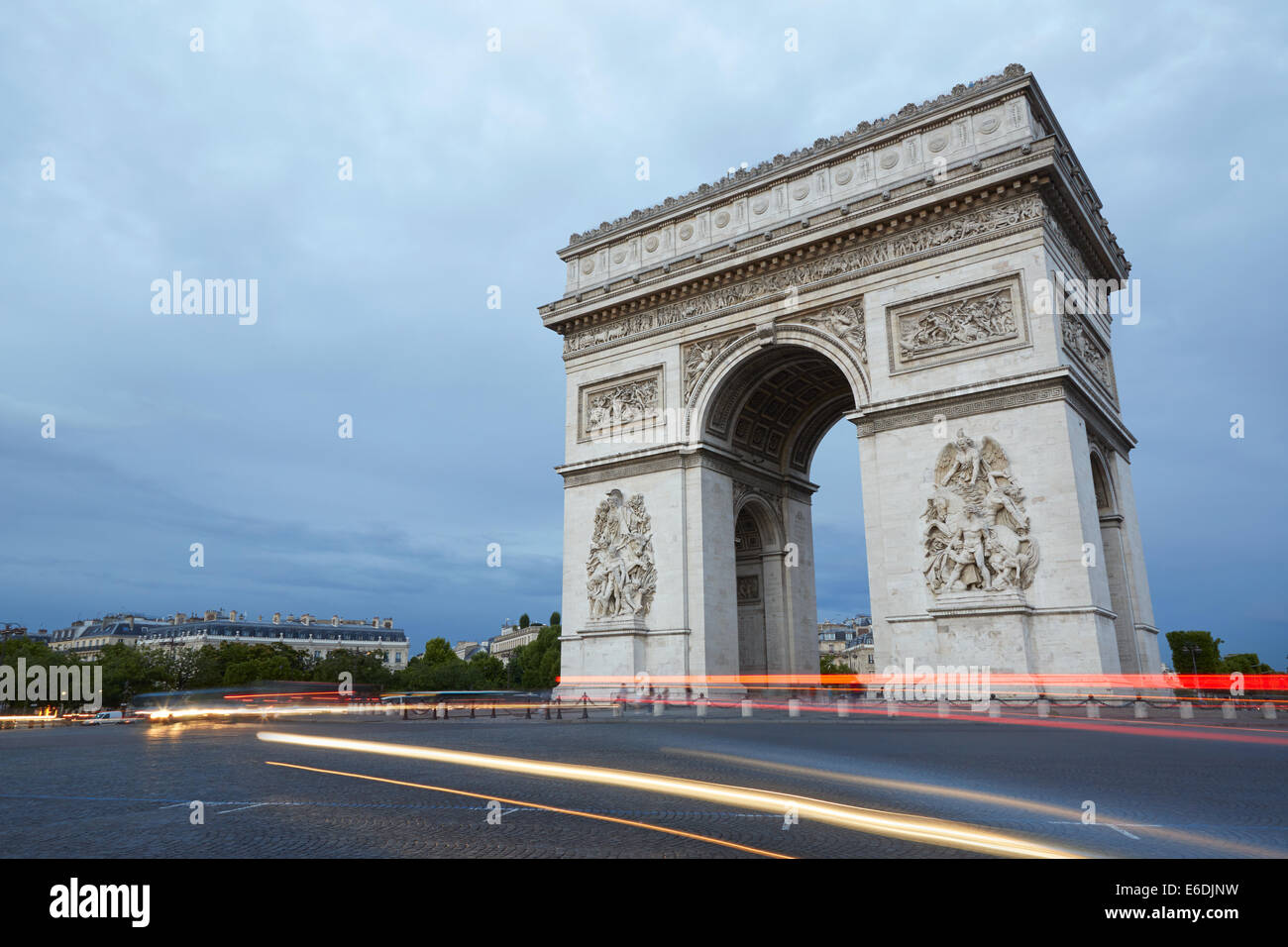 Arc de triomphe à Paris dans la soirée, france Banque D'Images