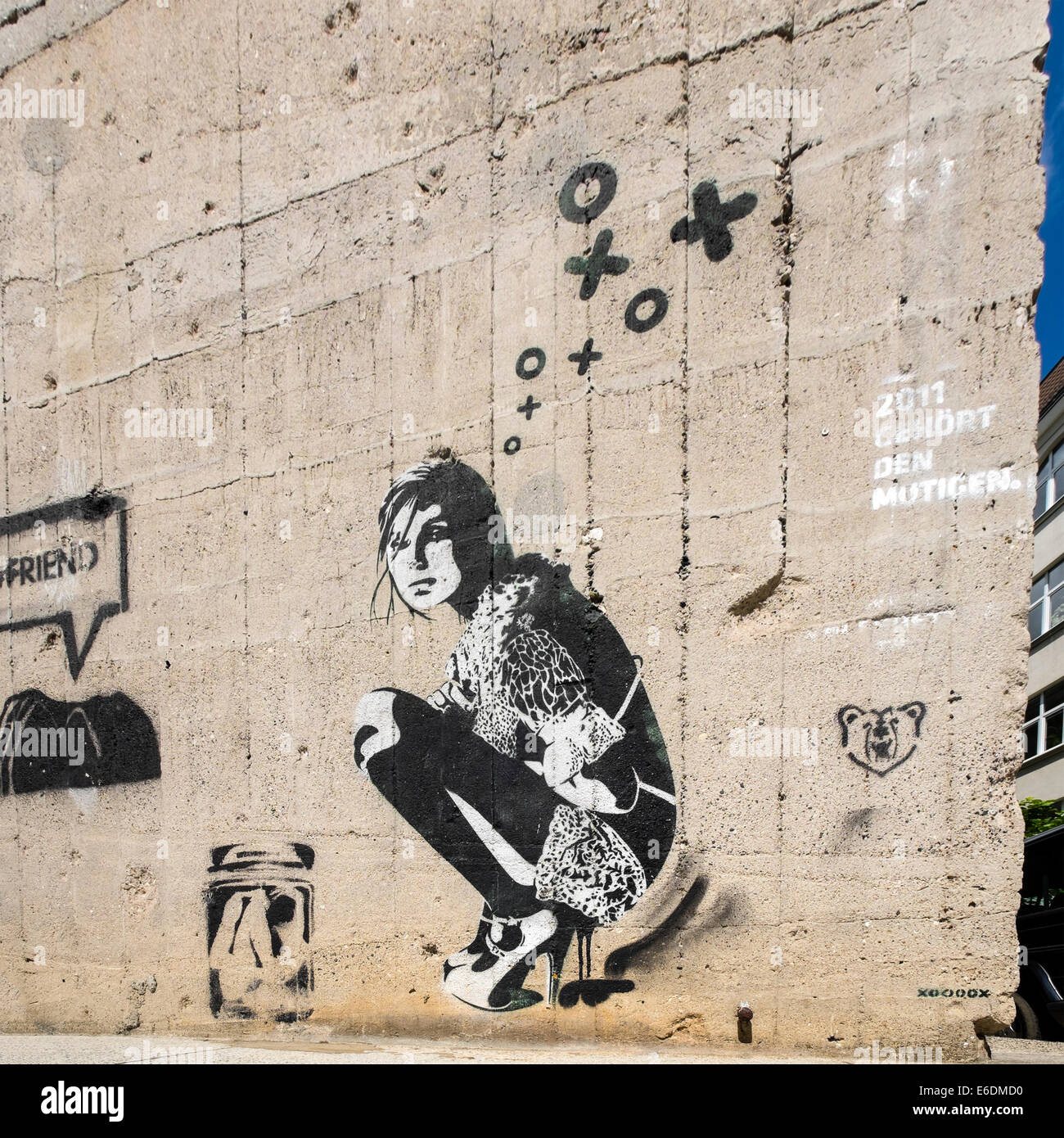 Street Art au pochoir par l'éminent artiste xoooox à Berlin Allemagne Banque D'Images