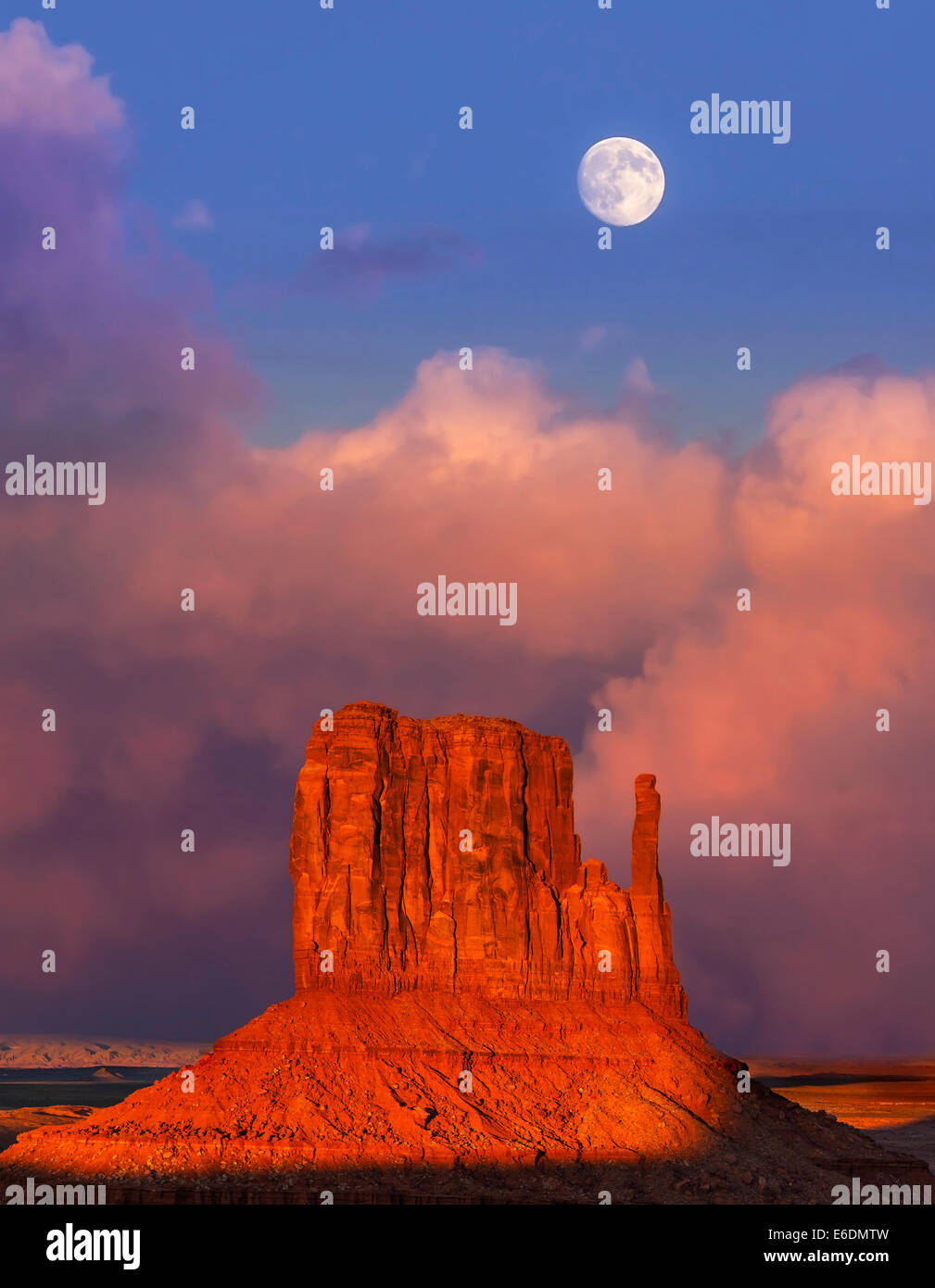 Monument Valley au coucher du soleil, de l'Utah, USA. Banque D'Images