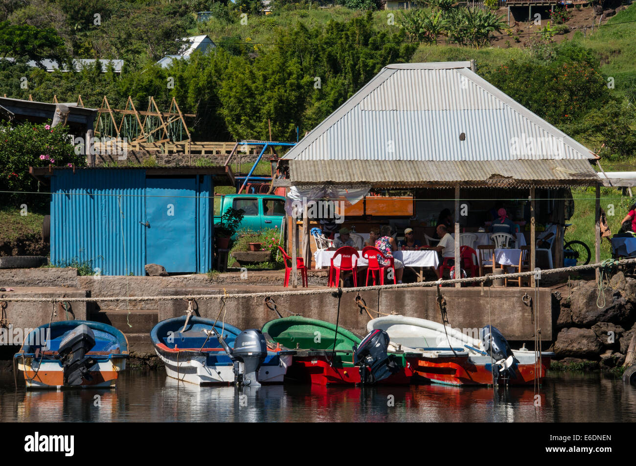 L'île de Pâques Rapa Nui le port des bateaux de pêche Banque D'Images