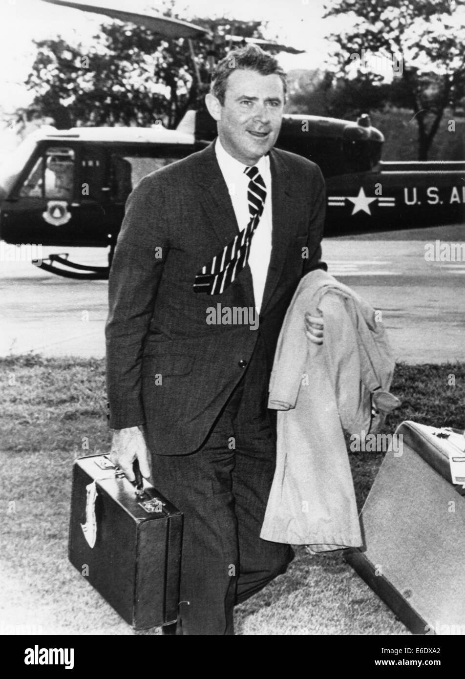 Cyrus R. Vance, sous-négociateur américain à Paris des pourparlers de paix, son retour à Washington DC, USA, par hélicoptère, juillet, 16, 1968 Banque D'Images