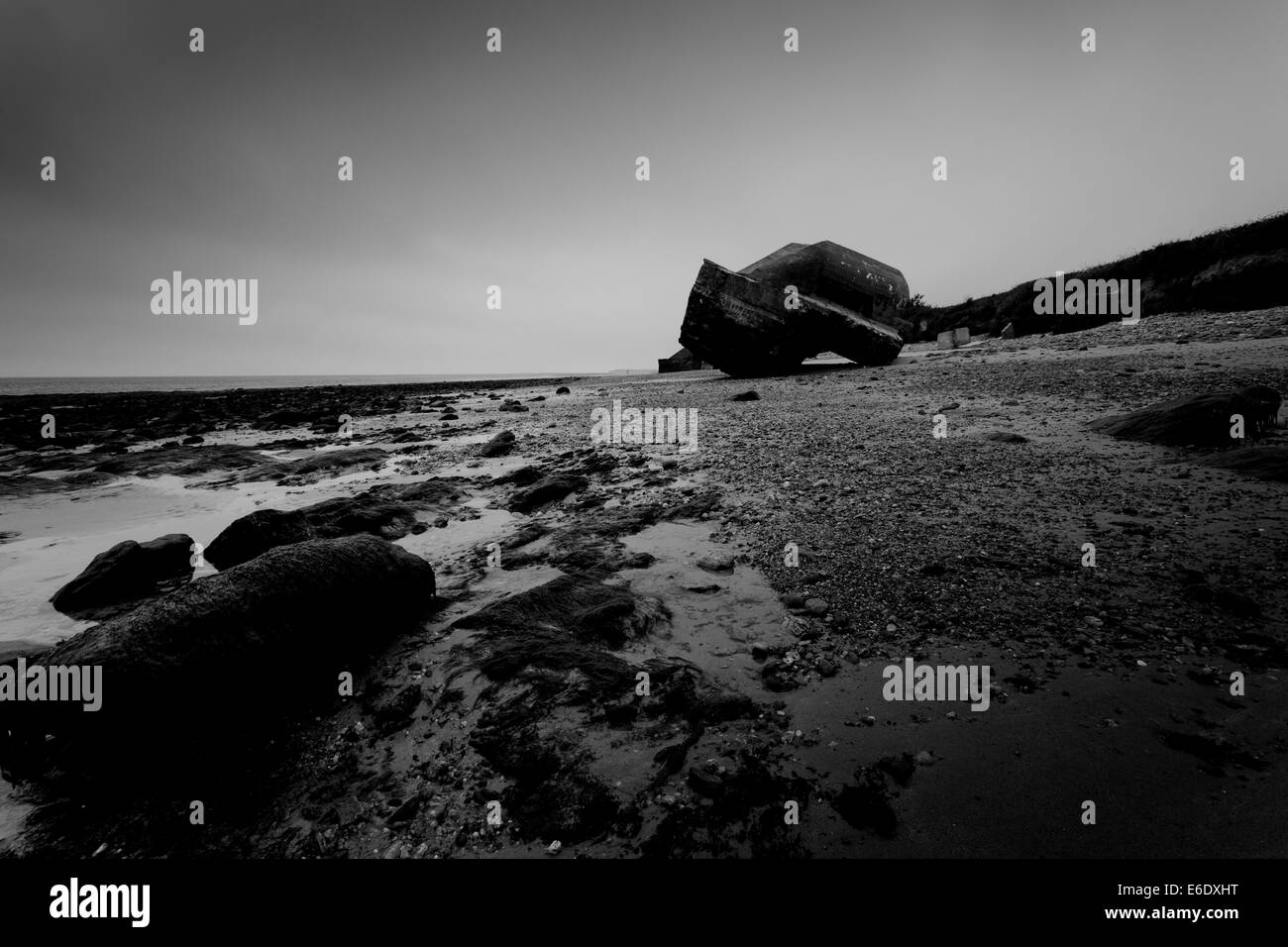 Smashed bunkers allemands sur la côte de la normandie sur France Banque D'Images