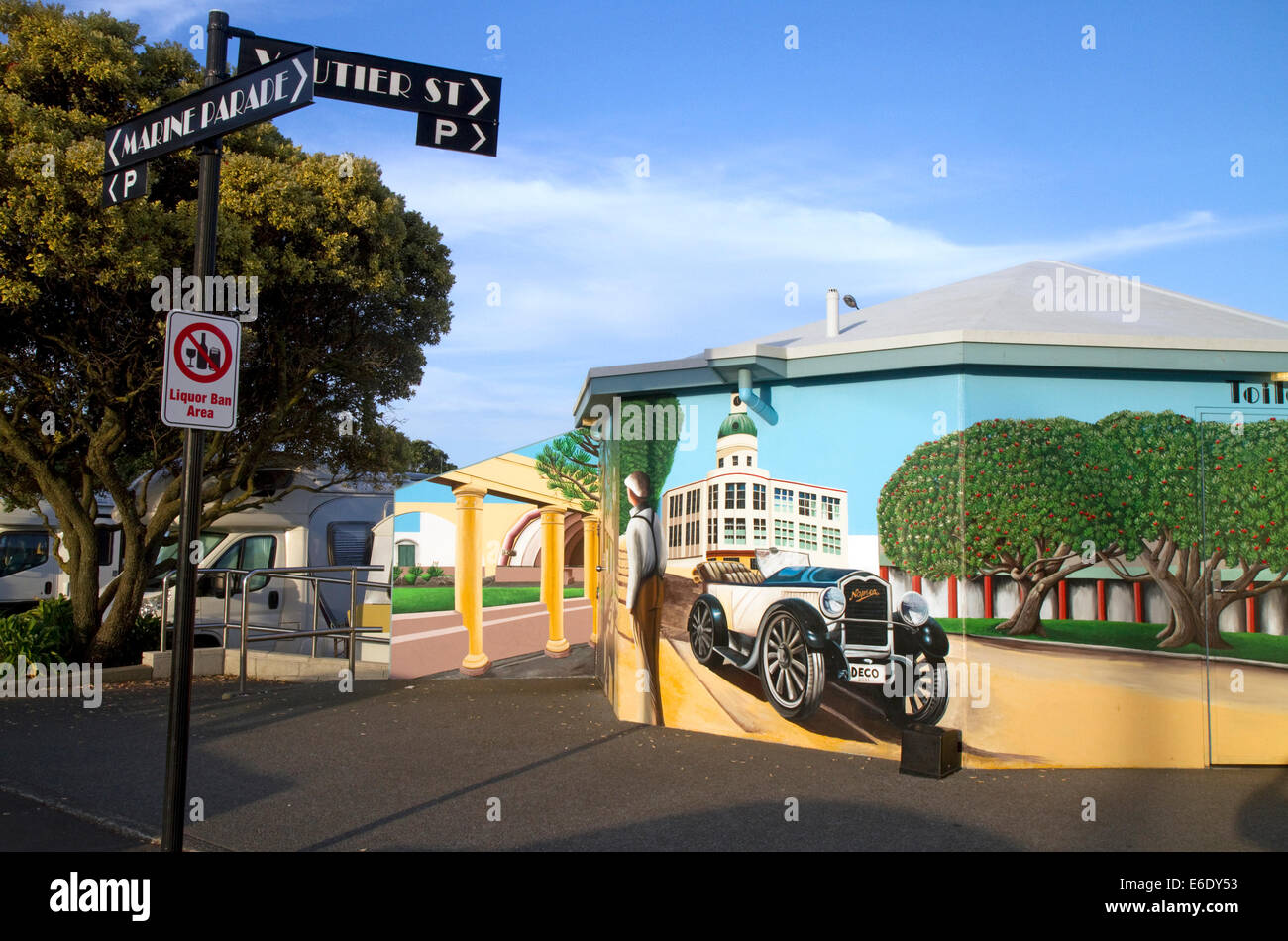 Art mural public le long de la Marine Parade à Napier dans la région de Hawke's Bay, île du Nord, en Nouvelle-Zélande. Banque D'Images