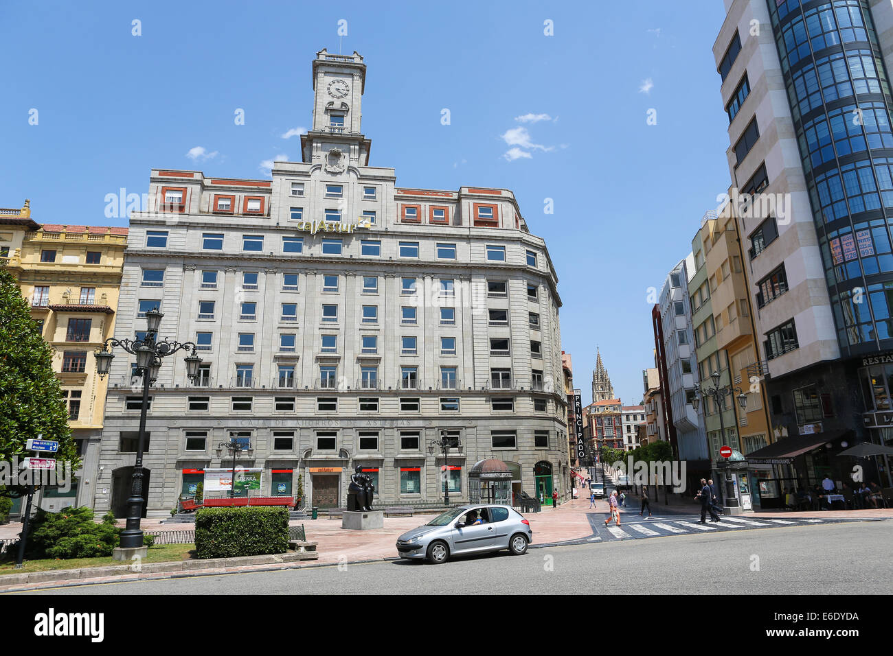 OVIEDO, ESPAGNE - 17 juillet 2014 : CajAstur immeuble dans le centre de Oviedo, Asturias, Espagne. Banque D'Images