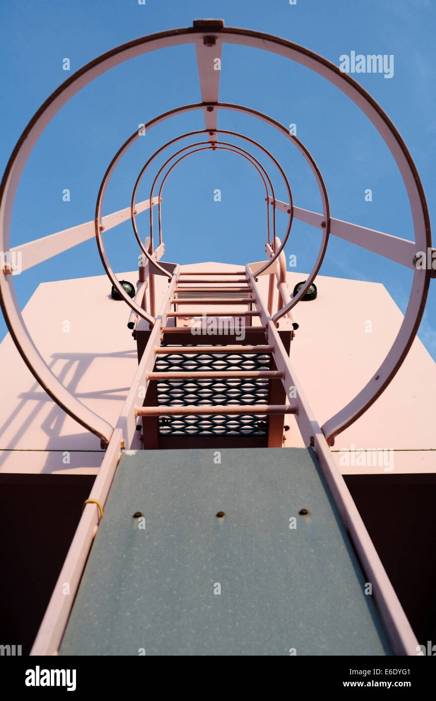 Bâtiment de cabane rose sur le brise-lames à Cardiff barrage, pays de Galles Royaume-Uni. bâtiment emblématique de la tour d'observation Banque D'Images